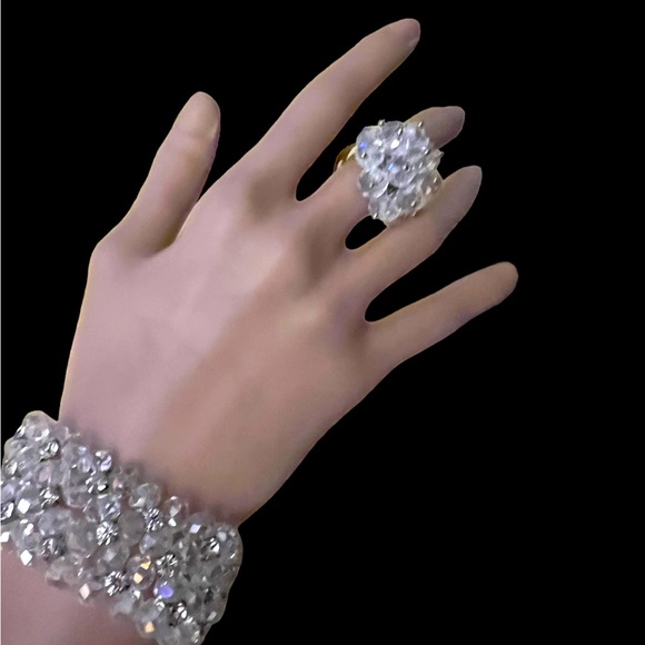 GORGEOUS CRYSTAL BRACELET AND RING SET - Picture 2 of 9